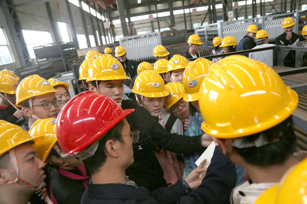 河南科技大學制冷與低溫工程專業(yè)學子赴隆華參觀實習