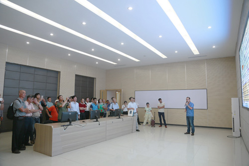 第九屆海峽兩岸熱電聯(lián)產(chǎn)/汽電共生學(xué)術(shù)交流研討會代表團參觀隆華